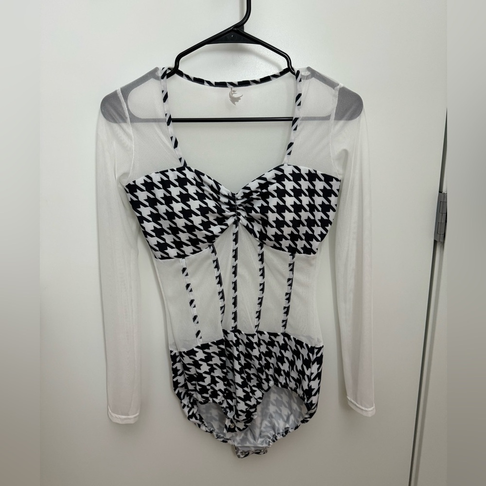 swimsuit/leotard